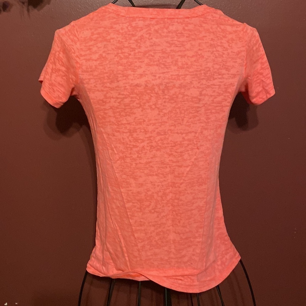 Under amour v neck tee shirt​​​ - Picture 4 of 4